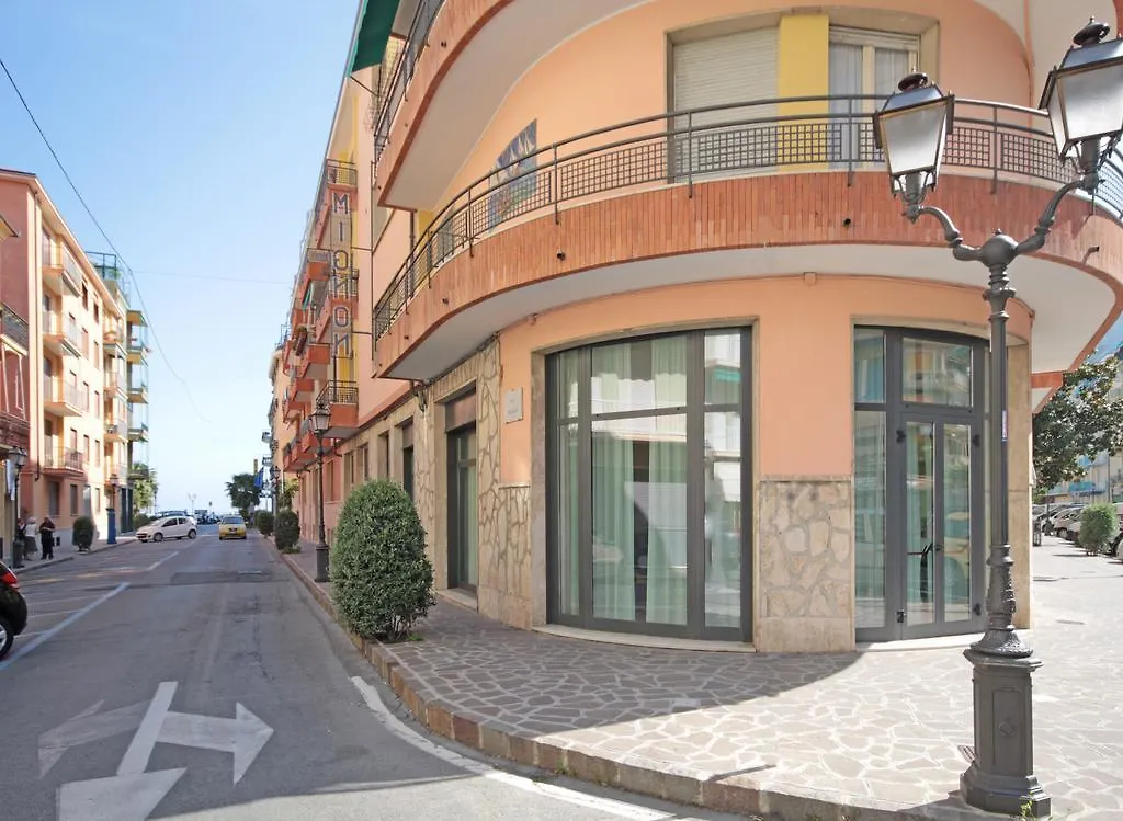 Hotel Mignon 50 Mt Dalla Spiaggia E Dall'Isola Pedonale Alassio