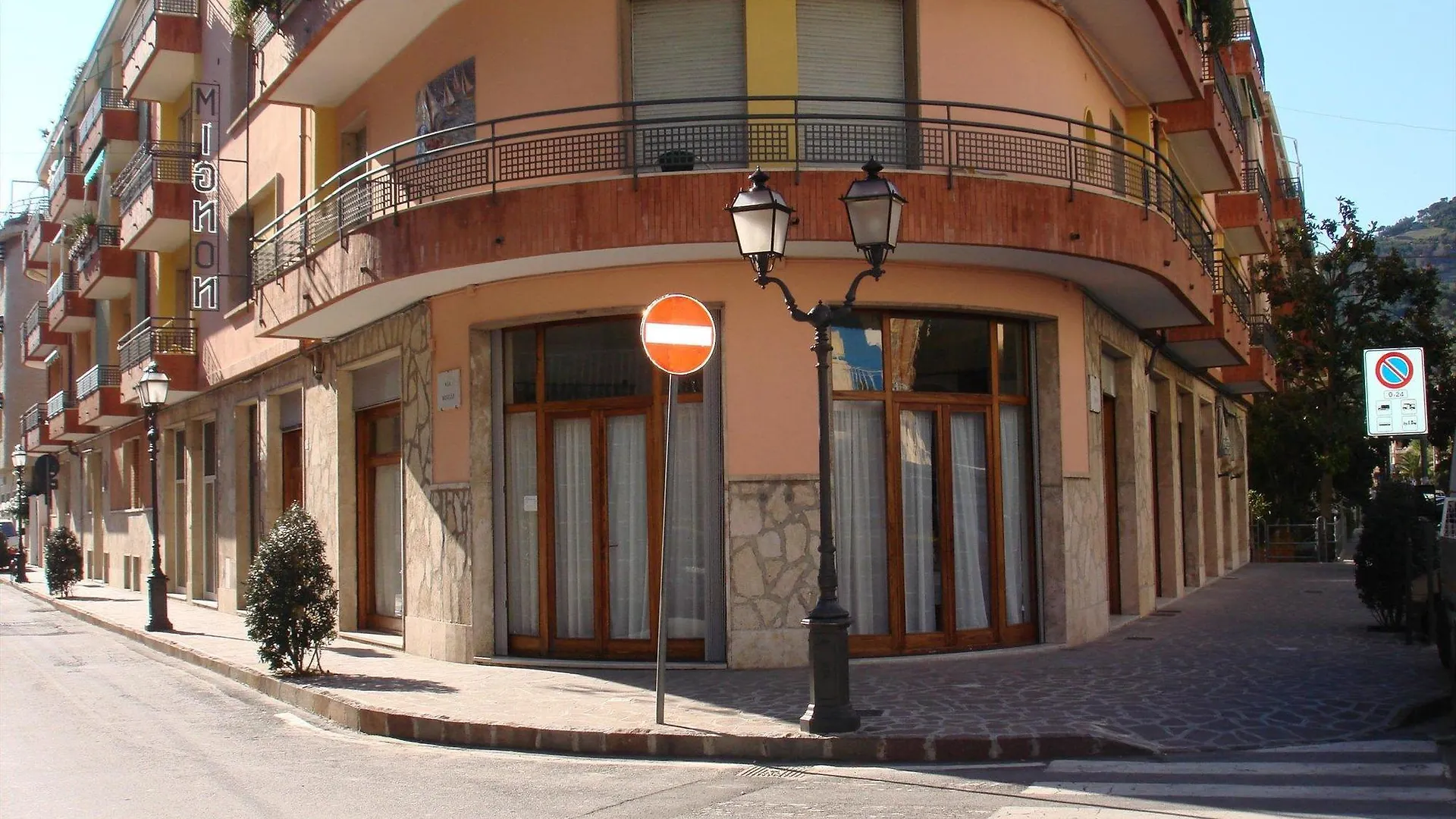 Hotel Mignon 50 Mt Dalla Spiaggia E Dall'Isola Pedonale Alassio