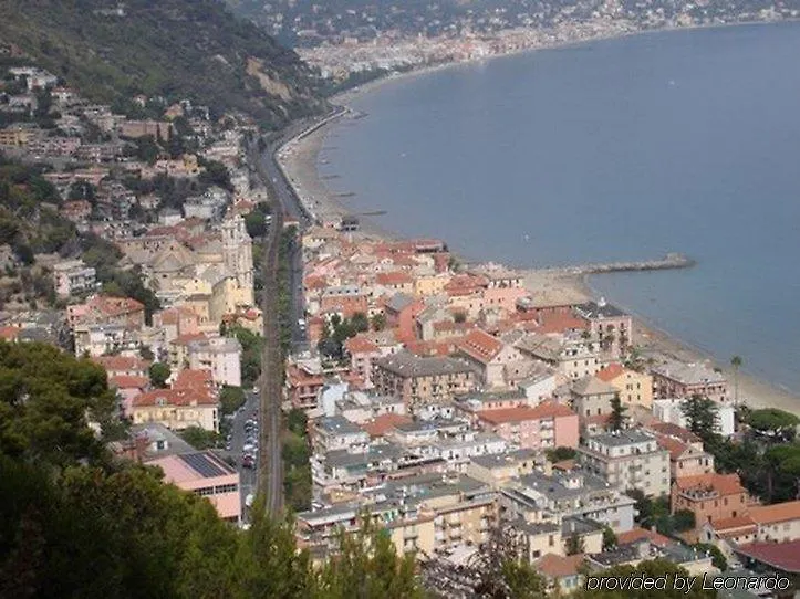 Hotel Mignon 50 Mt Dalla Spiaggia E Dall'Isola Pedonale Alassio 2*,  İtalya