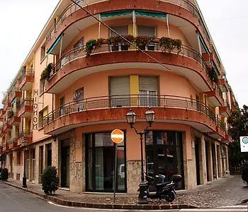 Hotel Mignon 50 Mt Dalla Spiaggia E Dall'Isola Pedonale Alassio İtalya
