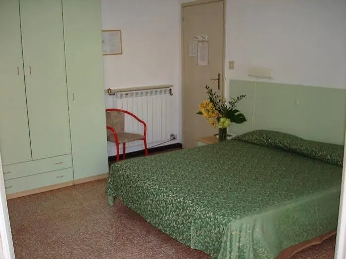 Hotel Mignon 50 Mt Dalla Spiaggia E Dall'Isola Pedonale Alassio